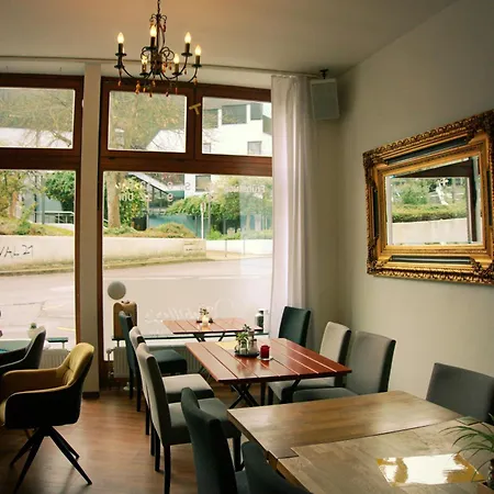 Schillers & Cafe - Garni - 吕登沙伊德