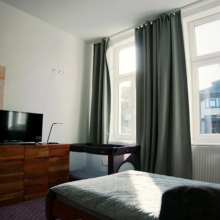 Schillers & Cafe - Garni - Отель 3*