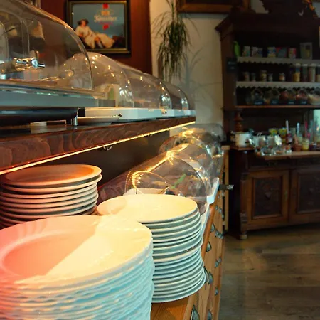 Schillers & Cafe - Garni - Отель Люденшайд