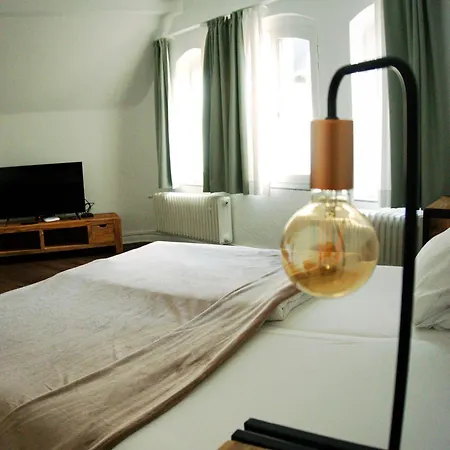 Schillers & Cafe - Garni - Отель