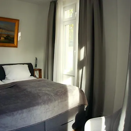 Schillers & Cafe - Garni - Отель Люденшайд