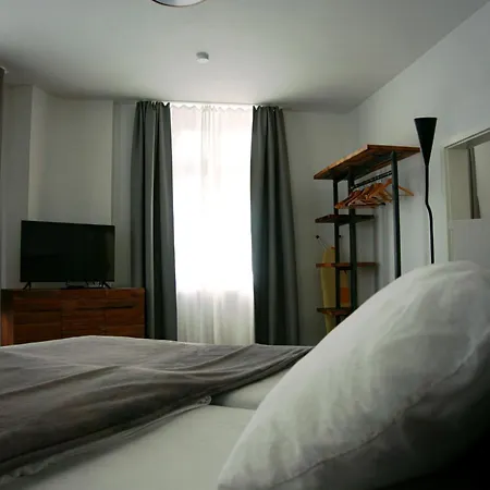 Отель Schillers & Cafe - Garni - 3*