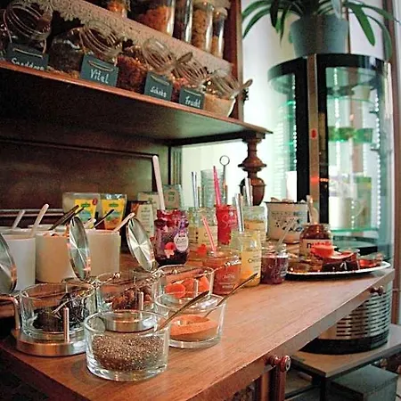 Schillers & Cafe - Garni - מלון