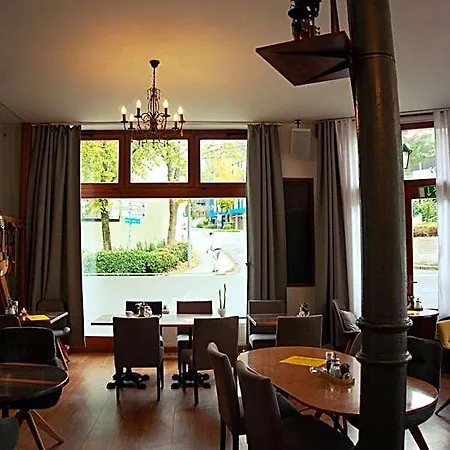 Schillers & Cafe - Garni - מלון 3*