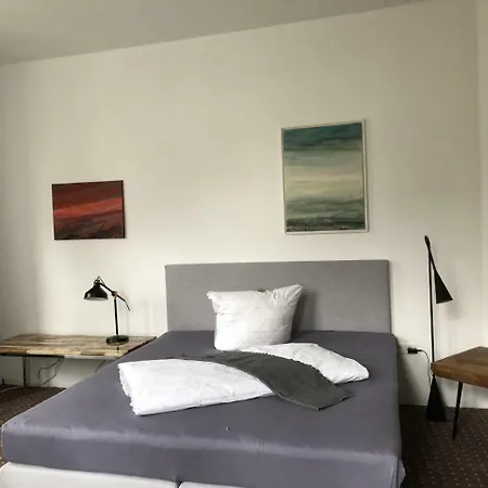 Schillers & Cafe - Garni - Люденшайд