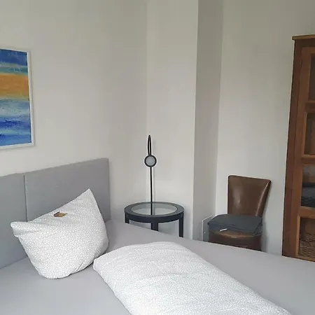 Schillers & Cafe - Garni - Отель Люденшайд