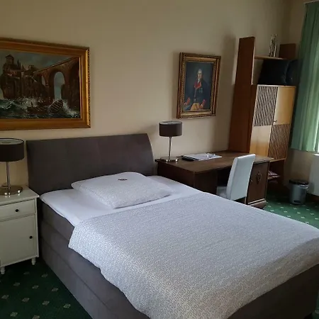 Schillers & Cafe - Garni - 3*