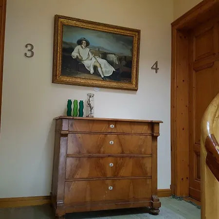 Schillers & Cafe - Garni - Отель Люденшайд