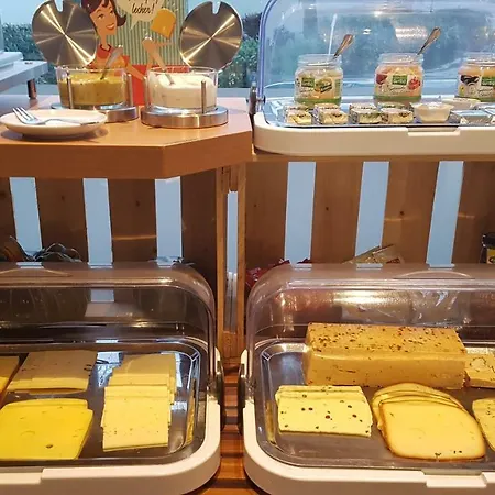 酒店 Schillers & Cafe - Garni - 吕登沙伊德