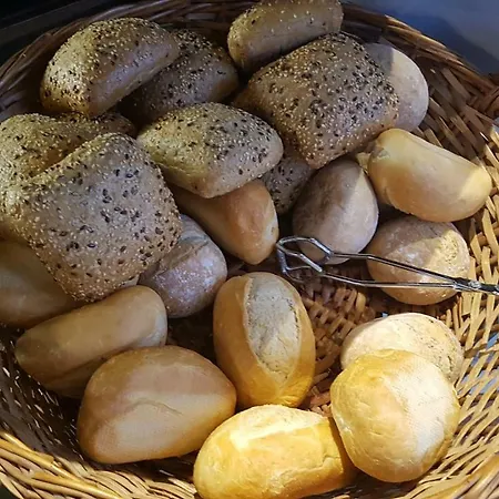 Отель Schillers & Cafe - Garni -