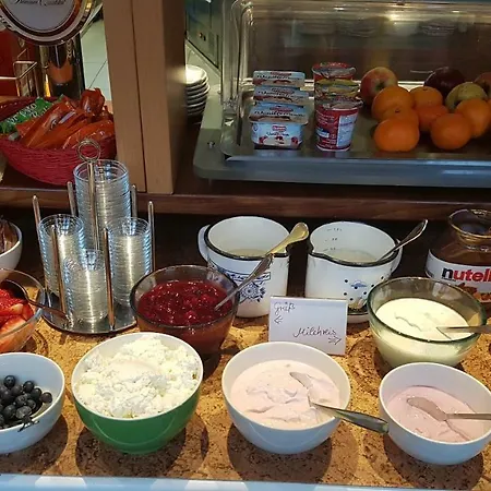 Schillers & Cafe - Garni - Отель