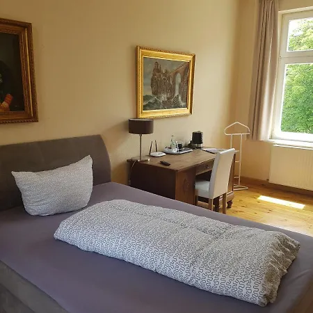 Отель Schillers & Cafe - Garni - Люденшайд