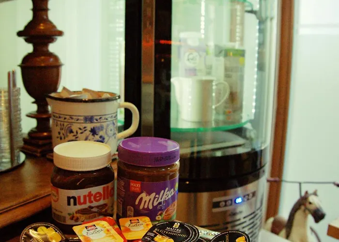 Schillers & Cafe - Garni - 호텔 3*