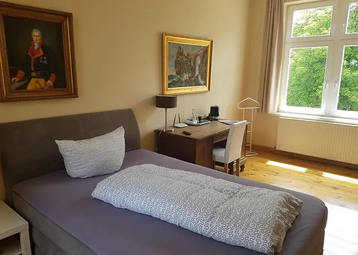 호텔 Schillers & Cafe - Garni - 뤼덴샤이드